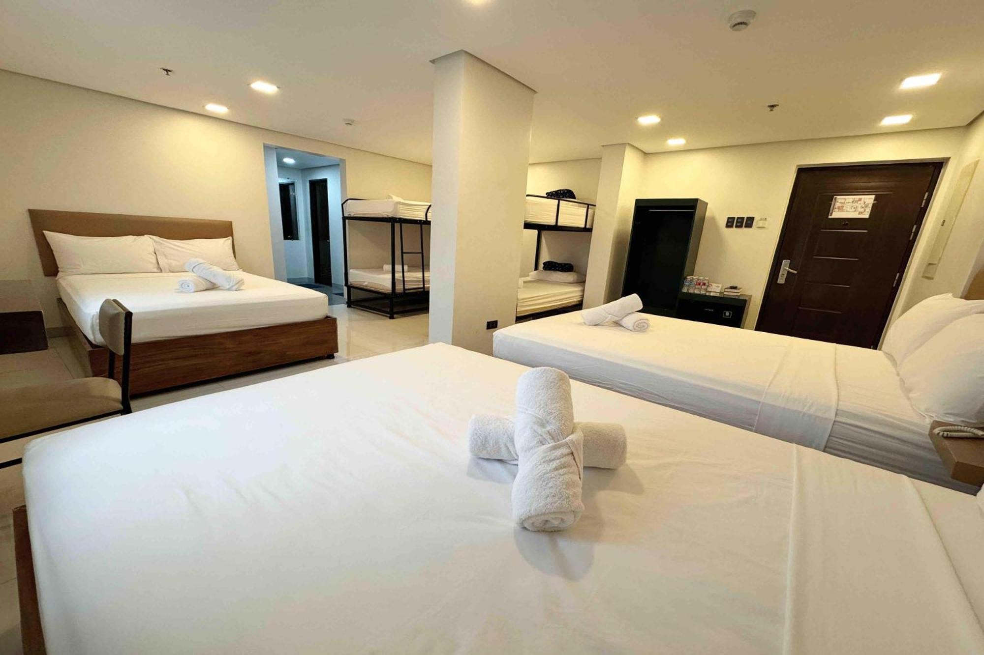 Belltower Csheli Suites Bantay - Віган Екстер'єр фото